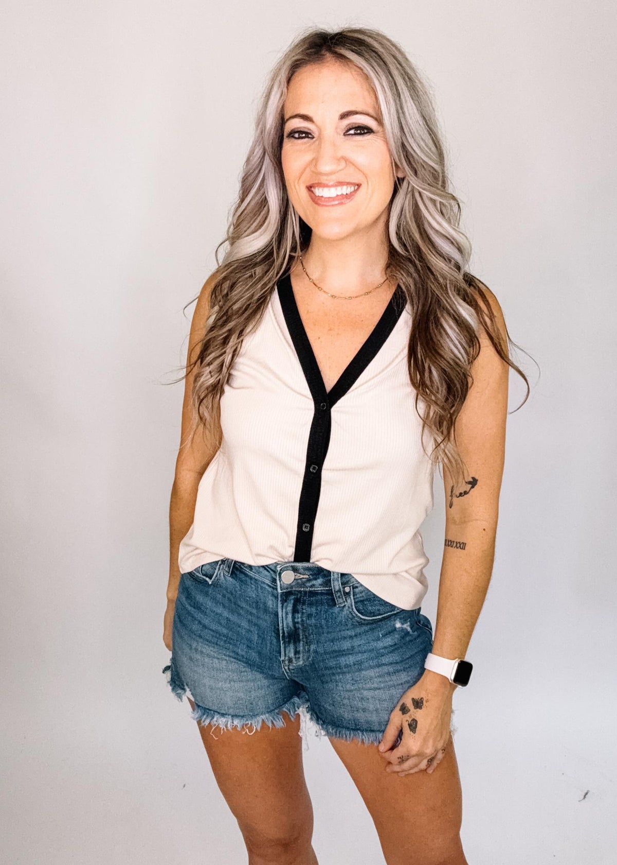Sleeveless Button Down Ribbed Knit Top with Contrast Trim