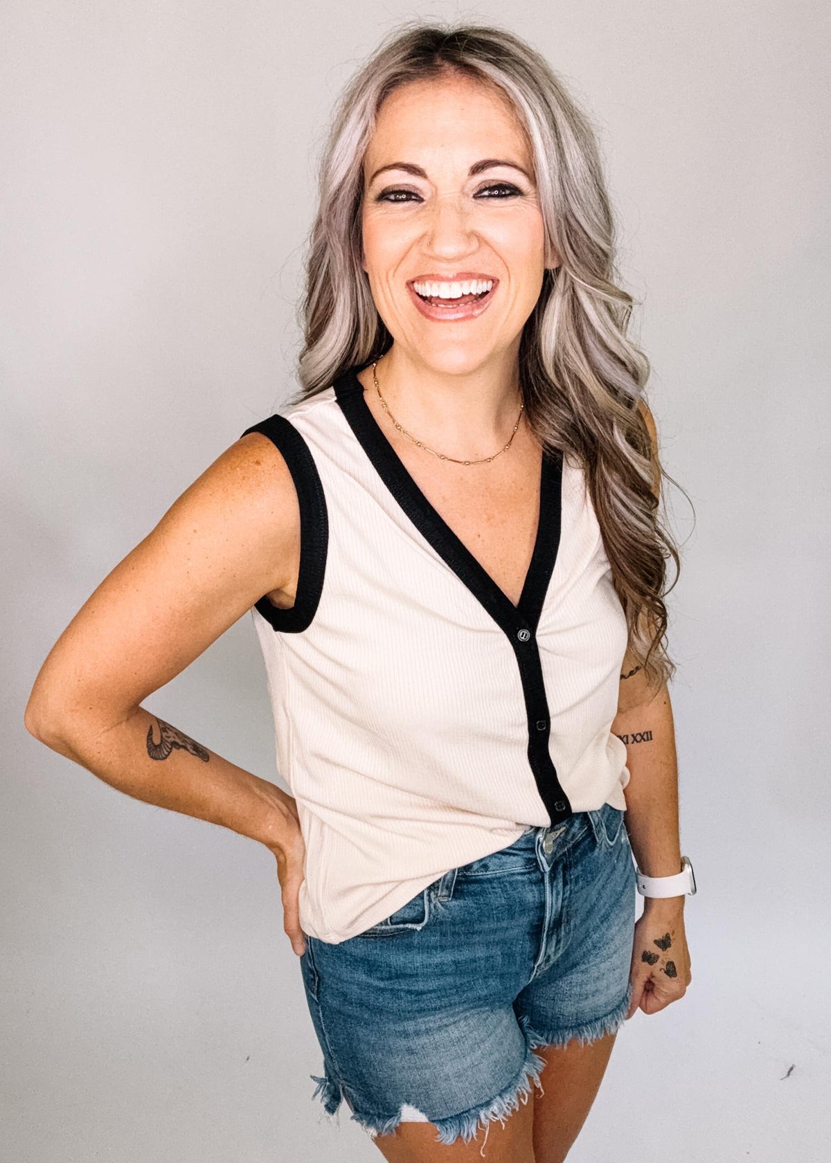 Sleeveless Button Down Ribbed Knit Top with Contrast Trim